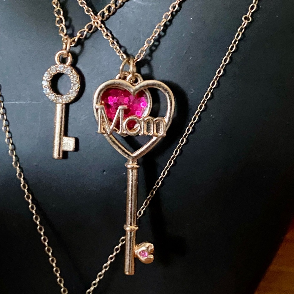 4 Gold tone pendant (MOM, ❤️, key, ❤️locket) necklaces. Bracelets & Earrings - Picture 3 of 13